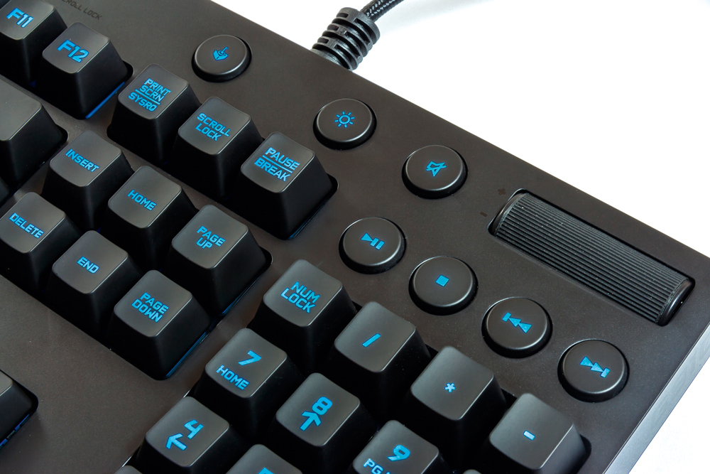 Logitech G810 Orion Spectrum 4