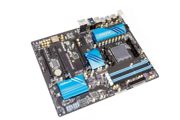 990FX na  budžetu  ASRockova Extreme 6 predstavlja zlatnu sredinu ove platforme po pitanju uloženog i dobivenog